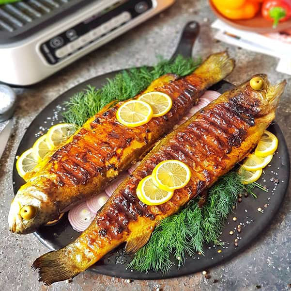 طرز تهیه ماهی مجلسی شکم پر در فر